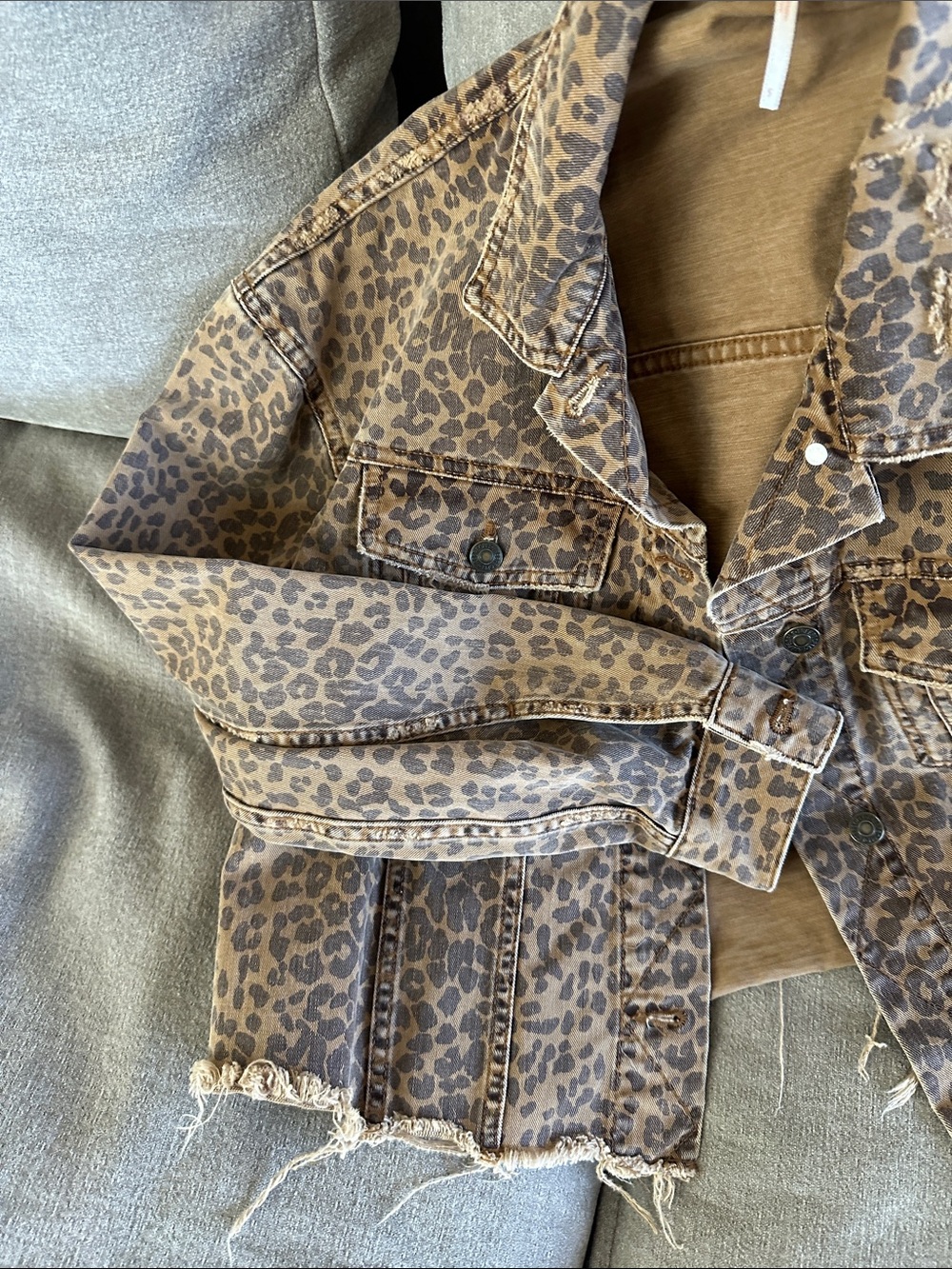 Cute lepord free people denim jacket size small - Picture 4 of 9